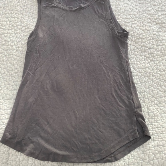 Bundle of three Athleta sleeveless tops - Picture 2 of 11